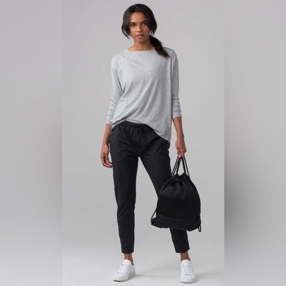 Lululemon Jet Crop (Slim) (Luxtreme 25.5")
Desert Snake Embossed Black - Picture 1 of 9